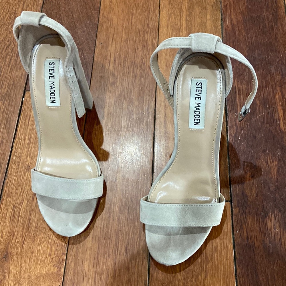 Steve Madden Taupe Suede Heels in excellent condition .